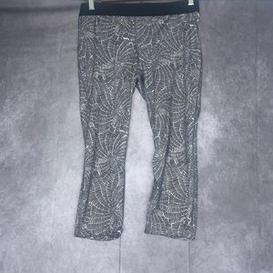 Soffe Dri Juniors Low Rise Grey All Over Print Swirl Athletic Capris Sz Medium